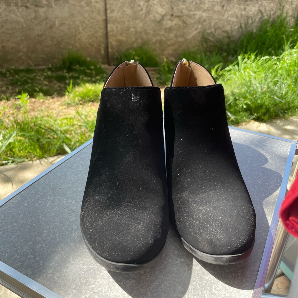 Women’s black booties
